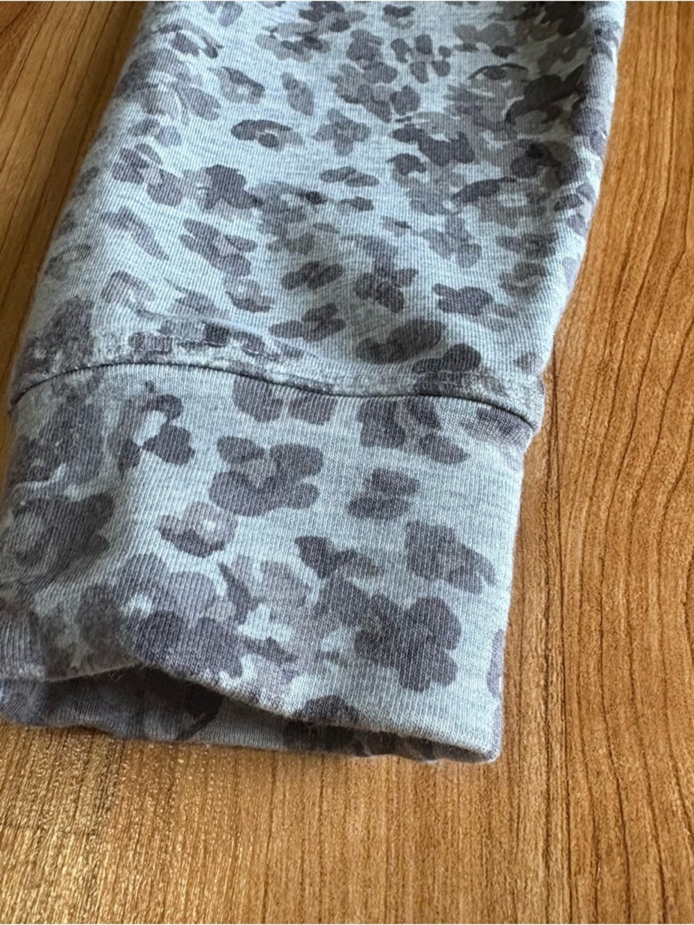 Athleta Studio to Street Splatter Sweatshirt Top Women's Size XS Gray Soft Cozy - Picture 8 of 10
